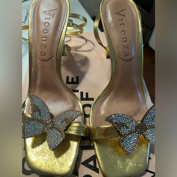 Vicenza Butterfly Wrap
Heels NEW - Picture 6 of 10